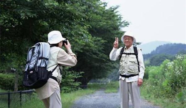 带70岁老人去哪旅游-带70岁老人去哪旅游三天时间